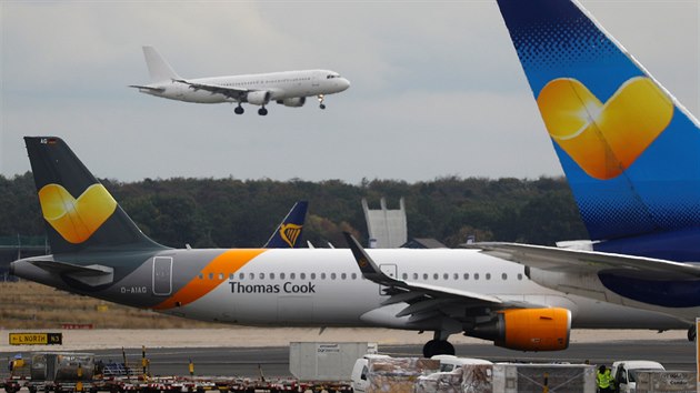 Letouny leteck spolenosti Condor s logy matesk spolenosti Thomas Cook na letiti ve Frankfurtu nad Mohanem (24. srpna 2019)