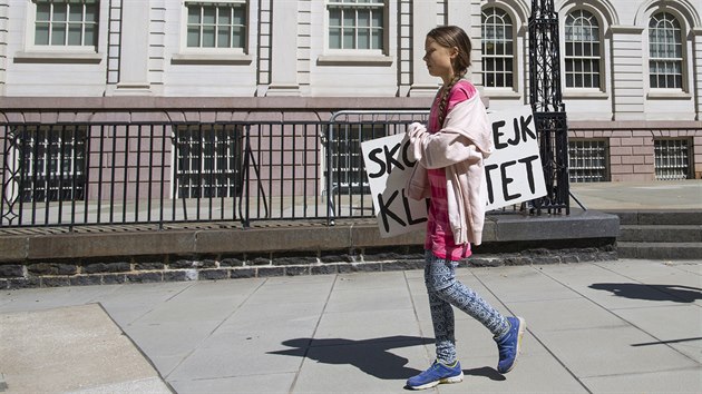 vdsk aktivistka Greta Thunbergov, kter inspirovala hnut bojujc za lep ochranu klimatu, se zapojila do protestnho pochodu v New Yorku. (20. z 2019)