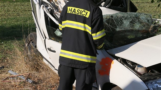 V obci Nebohy na Litomicku havarovalo osobn auto. (21. z 2019)