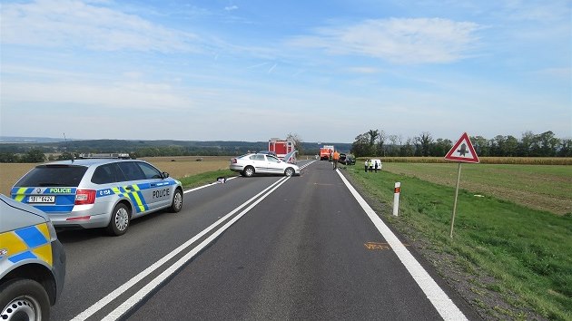 idi kody Octavia bez idiskho oprvnn zpsobil hromadnou nehodu na silnici I/53 na Znojemsku, kdy nhle pejel do protismru. 