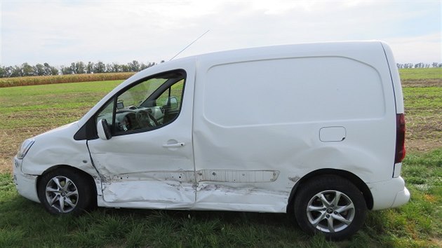Do nehody na silnici I/53 na Znojemsku byly zapleteny tyi osobn a jeden nkladn vz. 