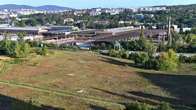 Plocha za Fakultou regionlnho rozvoje Mendelovy univerzity v Brn je dnes zarostl.
Vyrst na n m modern vdeck centrum.