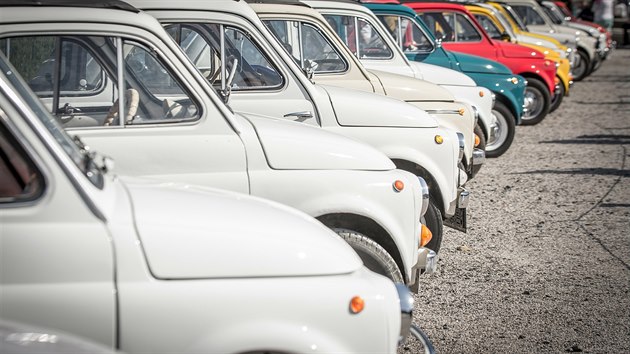 Výstava automobilů u příležitosti 120 let značky FIAT