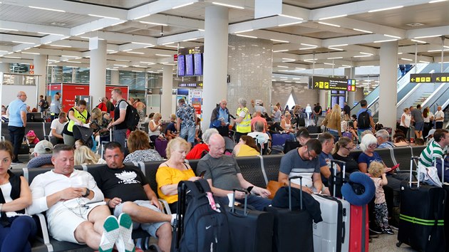 Turisté na letišti na Mallorce po krachu britské cestovky Thomas Cook (23.9.2019)