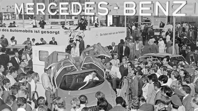 Premiéra vozu Mercedes-Benz C 111 na Mezinárodní automobilové výstavě (IAA) ve Frankfurtu nad Mohanem od 11. do 21. září 1969