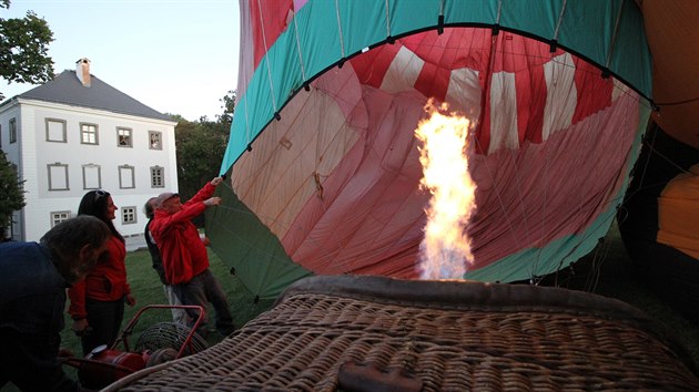 Postup pi nafukovn balon je u roky stle stejn.