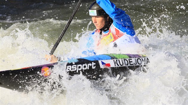 Kateina Kudjov v semifinle mistrovstv svta ve vodnm slalomu v Seu d'Urgell.