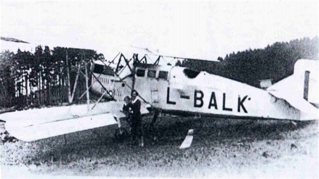 Jeden z letoun, kter vyuval k peprav pasar prkopnk ltn v Marinskch Lznch Julius Arigi.