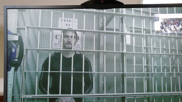 Rusk herec Pavel Ustinov byl odsouzen do vzen za nsil proti policistovi a nsledn po protestech 20. z 2019 proputn na svobodu.