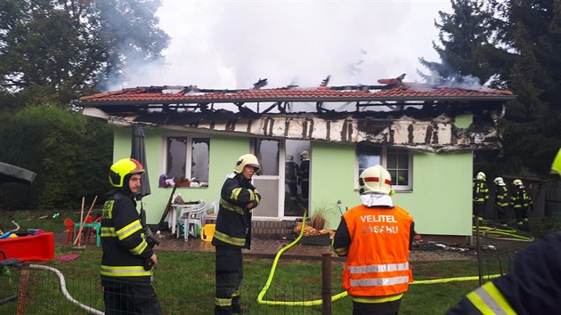 Pi poru domu v Mici se propadla stecha. Rodina, kter v dom spala, stihla utct. (27. z 2019)