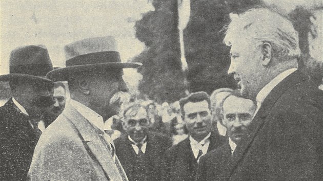 Fotografie zachycujc setkn Tome Garrigua Masaryka s Richardem Fischerem bhem jeho prezidentsk nvtvy Nmt na Han na Olomoucku 16. ervna 1929