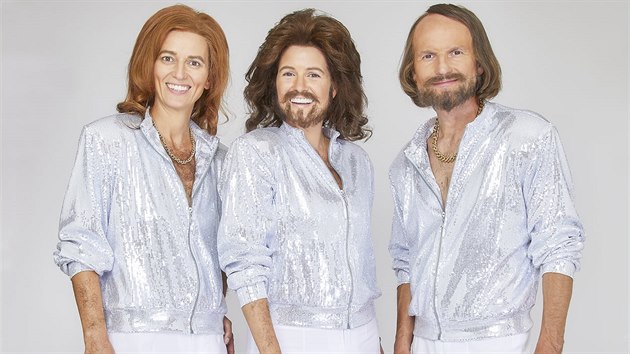 Adla Gondkov, Zuzana Norisov a Dalibor Gondk jako Bee Gees v show Tvoje tv m znm hlas (2019)