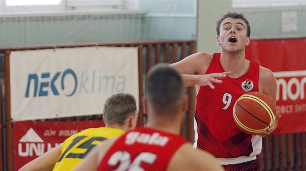 Petr Martikn (9) d hru Basketu Opava v zpase s Jihlavou.