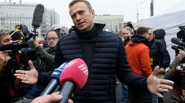 V nedli odpoledne dorazil na manifestaci na Sacharovovu tdu i znm opozin pedk Alexej Navalnyj. (29. z 2019)
