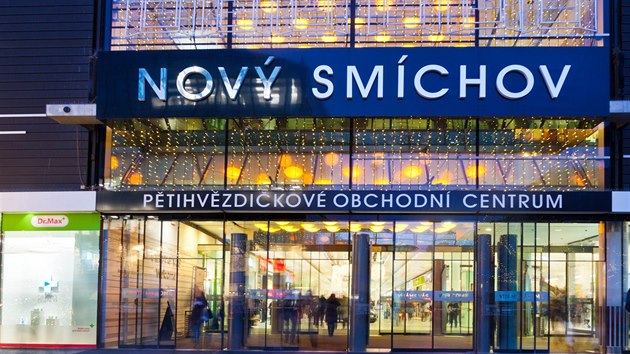 Obchodn centrum Nov Smchov v Praze vzniklo jako soust porevolun promny industriln sti Smchova na multifunkn mstsk centrum. 