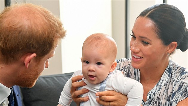 Princ Harry, v�vodkyn� Meghan a jejich syn Archie Harrison Mountbatten-Windsor (Kapsk� M�sto, 25. z��� 2019)