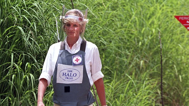 Princezna Diana na nvtv minovho pole v Angole (Huambo, 15. ledna 1997)