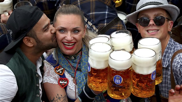 V Mnichov zaal pivn festival Oktoberfest. (21. z 2019)