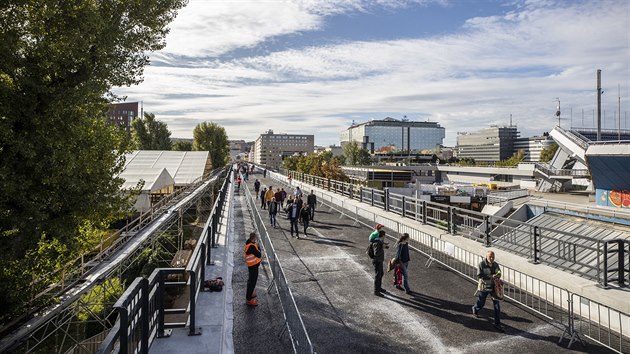 Lid se mohli podvat na opravovan Negrelliho viadukt. (29.9.2019, Praha)