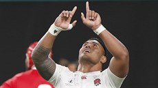 Anglický ragbista Manu Tuilagi d�kuje nebes�m.