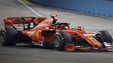 Charles Leclerc z týmu Ferrari bhem kvalifikace na Velkou cenu Singapuru