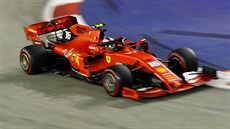 Charles Leclerc z týmu Ferrari bhem kvalifikace na Velkou cenu Singapuru