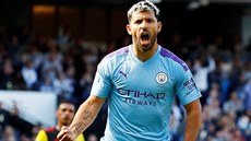 Sergio Agüero z Manchesteru City slaví svou trefu v utkání s Watfordem.