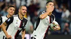 Cristiano Ronaldo z Juventusu slaví zásah do sít Verony.