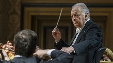 Dirigent Zubin Mehta vystoupil na Dvoákov Praze v ele Izraelské filharmonie.