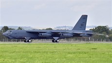 Americký bombardér B-52 na monovském letiti