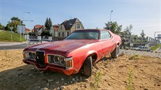 Jeden z nových kruhových objezd� ve Strakonicích p�ipomíná prérii.