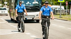 Strážníci v Českém Krumlově využívají od letošního roku dvě elektrokoloběžky.