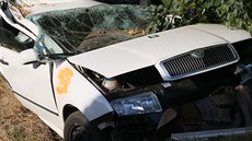 V obci Níebohy na Litomicku havarovalo osobní auto. (21. záí 2019)