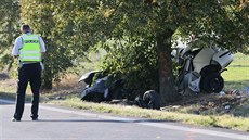 V obci Níebohy na Litomicku havarovalo osobní auto. (21. záí 2019)