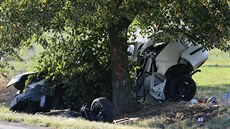 V obci Níebohy na Litomicku havarovalo osobní auto. (21. záí 2019)