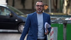 Albánský exministr Saimir Tahiri dorazil k soudu. (19. záí 2019)