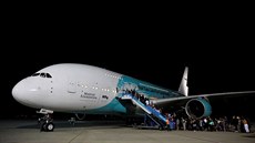 Klienti zkrachovalé britské cestovky Thomas Cook v rámci Londýnem �ízené...