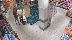 Zlodji ve stejnou chvíli kradli v supermarketu. Jeden másla, druzí dva...