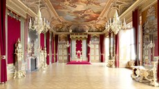 Audienní sál dráanského zámku opravený podle dobových rytin a obraz.