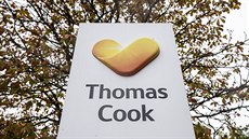 Logo britské cestovní kanceláe Thomas Cook ped sídlem v nmeckém Oberurselu u...