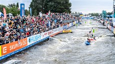 Jak vypadá sport �kajak kros�? Pohled na mistrovství sv�ta v pra�ské Troji,