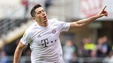 Robert Lewandowski oslavuje gól v dresu Bayernu.