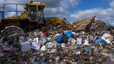 Akoli výsledky v tídní odpadu nejsou patné, na skládce se objevují plasty i...