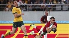 Gareth Davies z Walesu (u míe) bhem duelu s Austrálií.