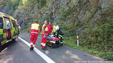 Při nehodě dvou aut u Špindlerova Mlýna zemřel muž, žena se vážně zranila (21....