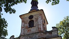 Kostel Nejsv�t�j�í Trojice ve Fo�tu u Vrchlabí se da�í po kr��cích opravovat.