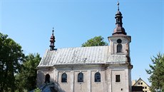 Kostel Nejsvtjí Trojice ve Fotu u Vrchlabí se daí po krcích opravovat.