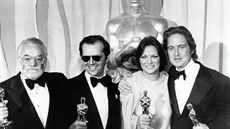 Filmový producent Saul Zaentz, herci Jack Nicholson a Louise Fletcherová a...