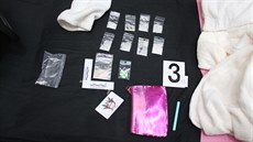 Kriminalisté v rámci n�kolikam�sí�ního sledování zadr�eli milenecký pár, který...