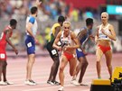 Polka Justyna Swietá-Erseticová (vpedu) bhem smíené tafety na 4x400 metr.